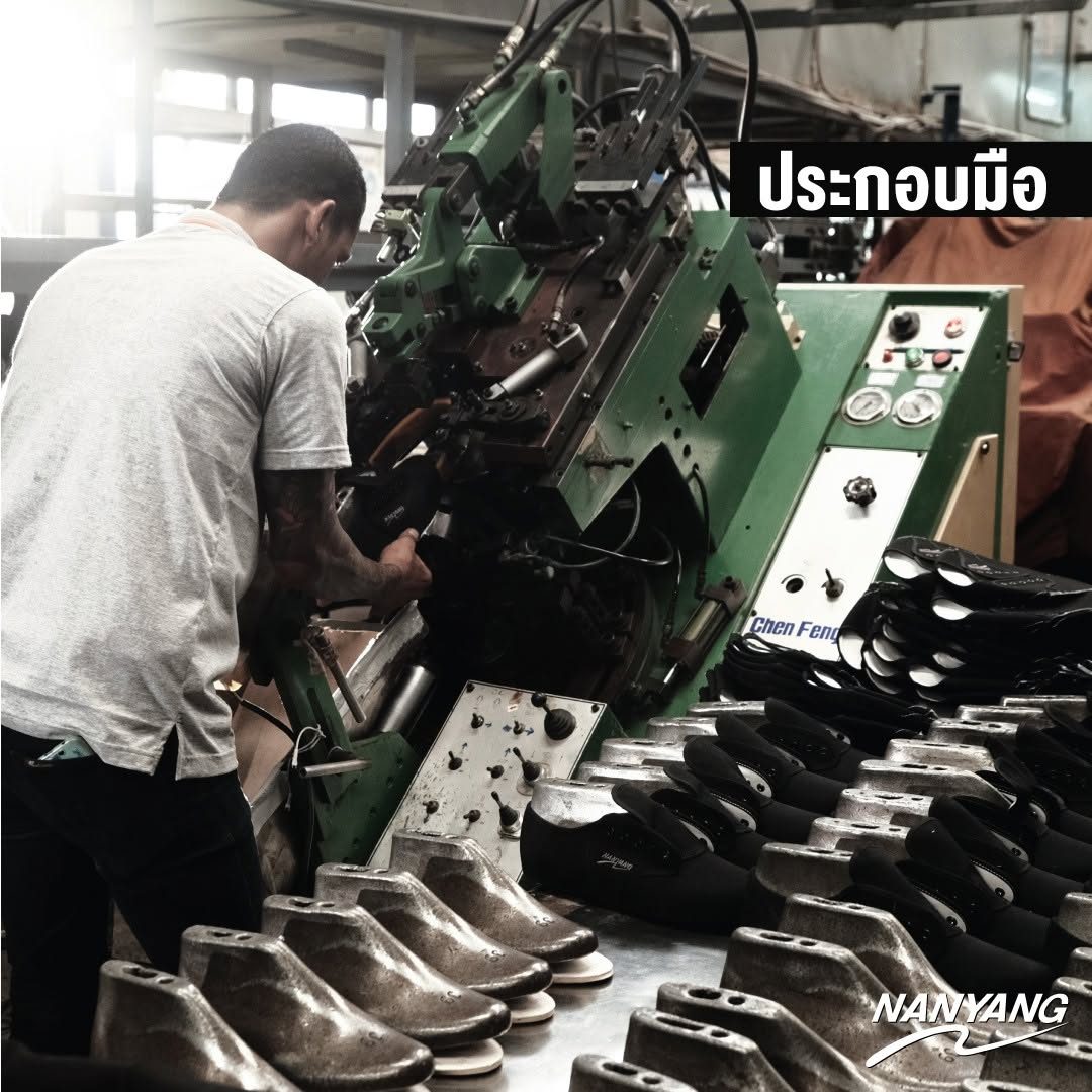 Hand assembly on the production line